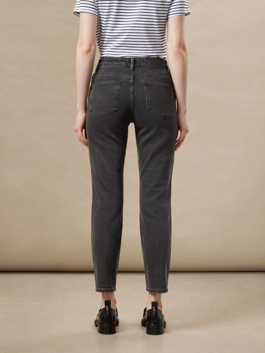 The Stevie Tapered Jean in Washed Black – Frank And Oak Canada