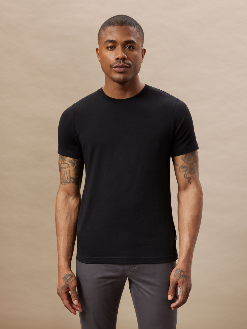The Slim Fit Essential T-Shirt in Black – Frank And Oak Canada