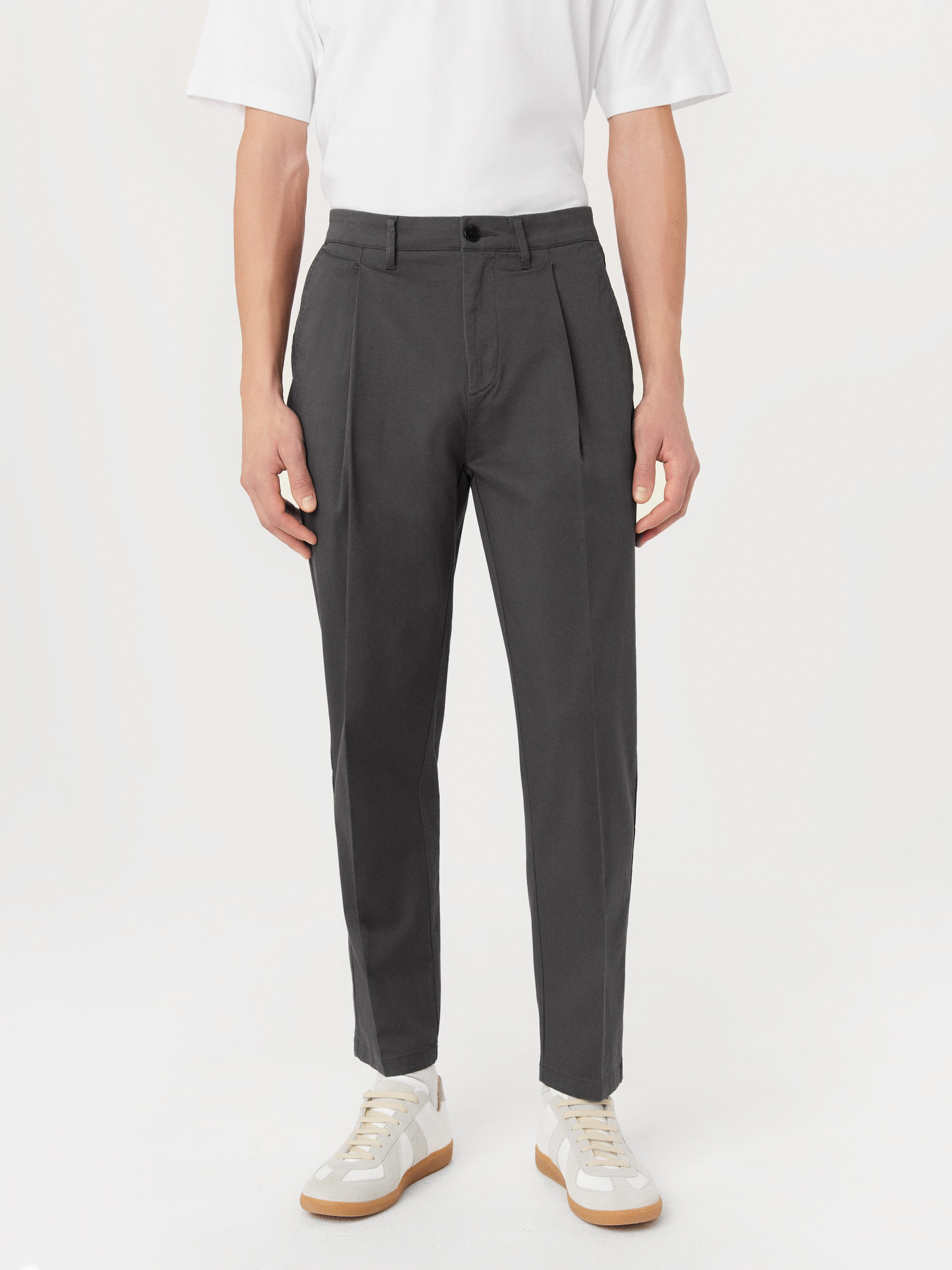 The Jamie Pleated Chino Pant in Iron Grey