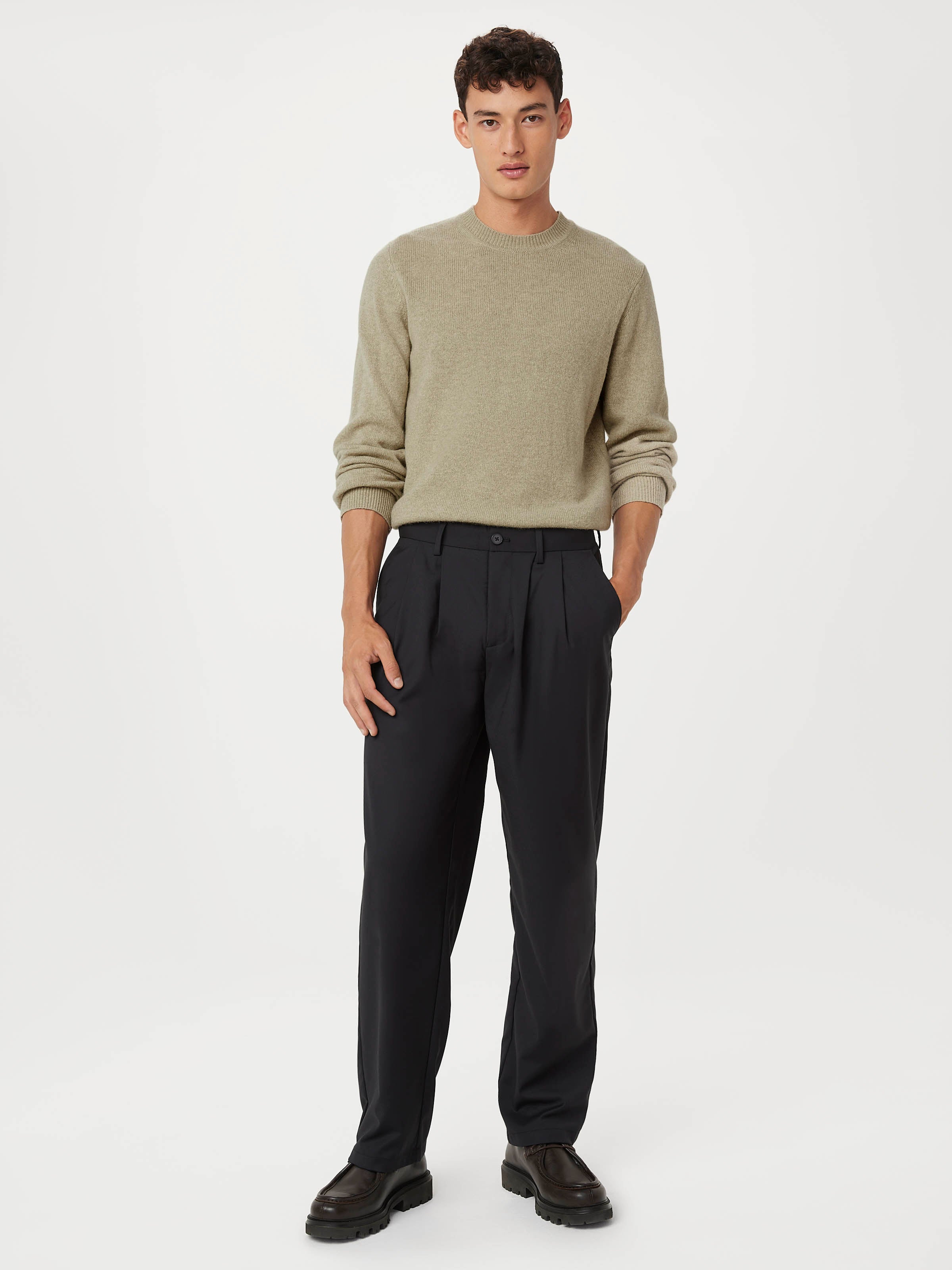 The Theo Pleated Baggy Pant in Black – Frank And Oak Canada