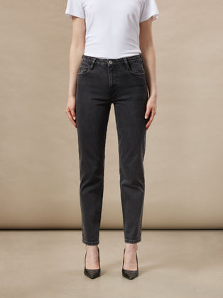 The Cyndi Straight Jean in Washed Black
