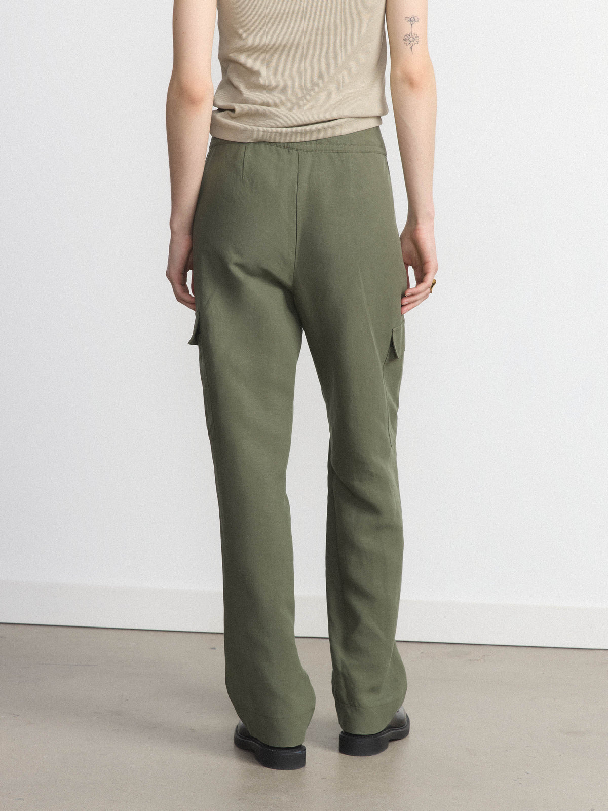 The Jane Straight Cargo Pant in Olive Green
